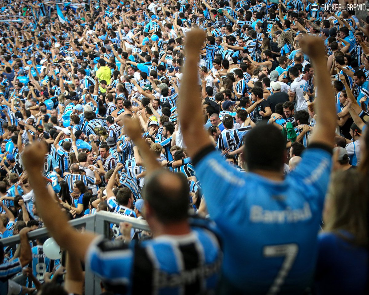 Ducker_Gremio's tweet image. 5x0 🖐🏼- Há exatos 10 anos eu vivia meu primeiro dia dos pais, e recebi um presentaço de Giuliano, Luan, Fernandinho e Rever.
10 anos do laço dos 5x0. Dia que entrou para a história na Arena!
⚽️⚽️⚽️⚽️⚽️
(1/2)