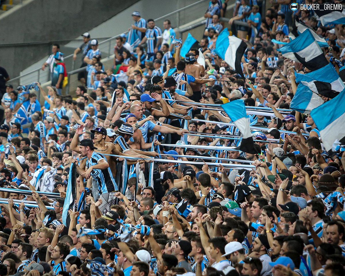 Ducker_Gremio's tweet image. 5x0 🖐🏼- Há exatos 10 anos eu vivia meu primeiro dia dos pais, e recebi um presentaço de Giuliano, Luan, Fernandinho e Rever.
10 anos do laço dos 5x0. Dia que entrou para a história na Arena!
⚽️⚽️⚽️⚽️⚽️
(1/2)