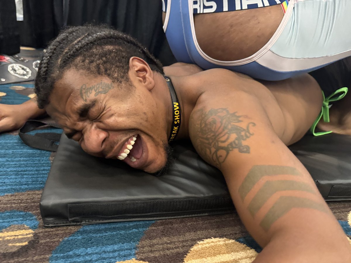 <a href="/blackwrestling/">blackwrestling.com</a>