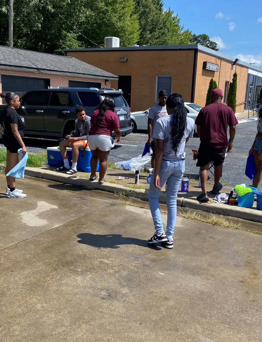 dr_diron's tweet photo. Class of 2026 putting in the work! πͺ Proud of you all! Big salute to Mr. Chandler, our amazing Senior Class Sponsor, for his leadership and dedication! #ClassOf2026 #SeniorStrong @HeritageHS https://t.co/8L6yKgxDi7