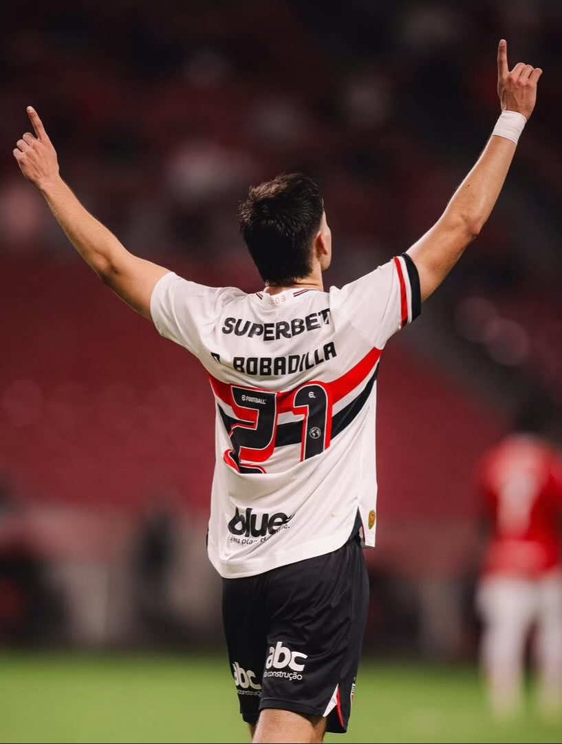 Precisamos falar de Dámian Bobadilla com Hernan Crespo. Dois jogos seguidos, dois gols. ⚽️🇵🇾