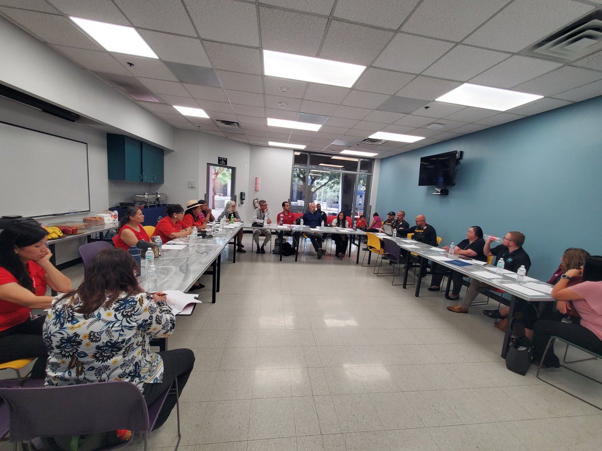 SuperMomsBW's tweet photo. 8/06/25.Estamos emocionadas  de trabajar por una Comunidad  de Maryvale, gracias  a todos  por su apoyo y por trabajar en equipo vienes mas cambios ¡No más Muertes! Uniendo fuerzas  por un vecindario seguro ✨️🤝✨️  #CommunitySupport #Maryvale #75hAve  #neighborhood #phxAz https://t.co/7jvPTr9iBn
