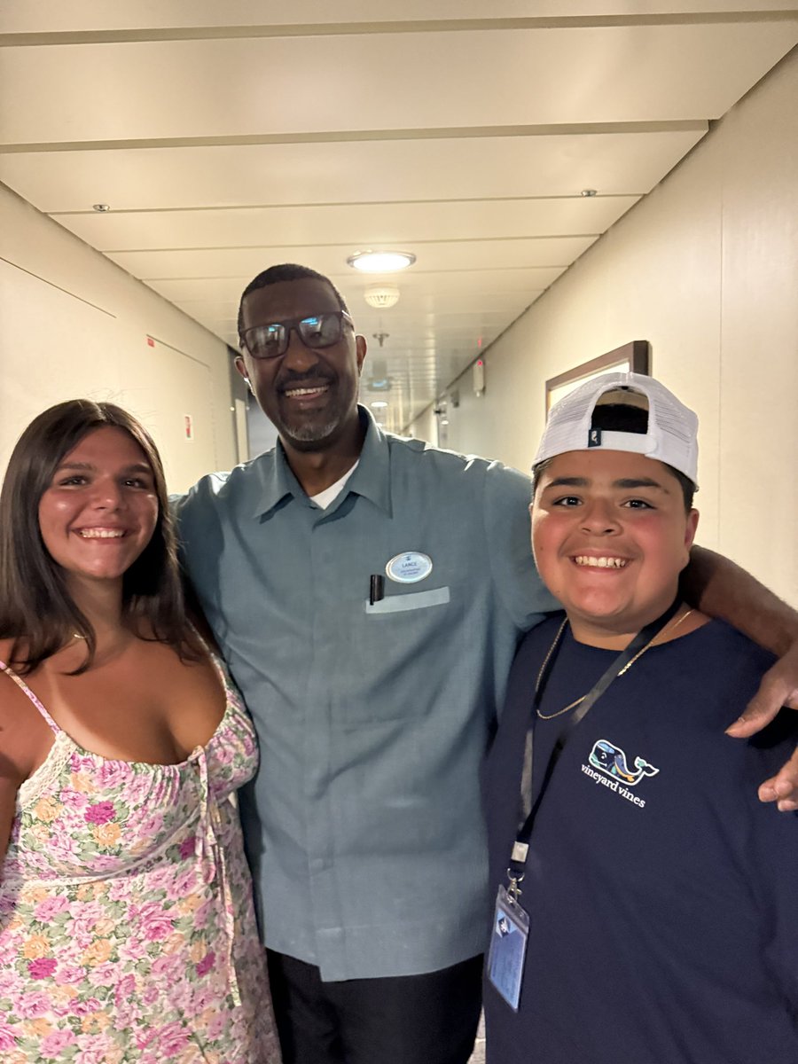 chiarellasa's tweet photo. @CarribeanRoyal Lance on Symphony is the best! https://t.co/HpEhTh9MgD