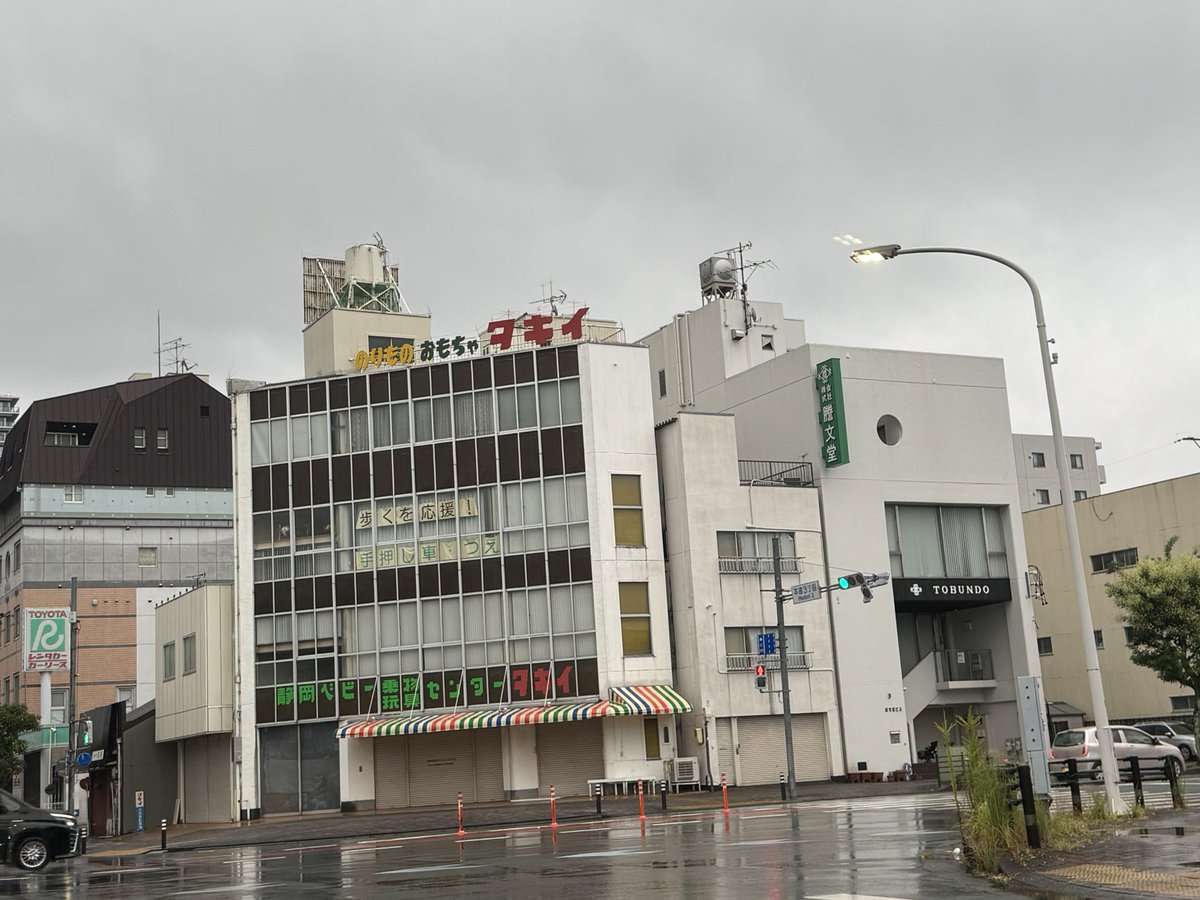 8月10日（日曜日）おはようございます
🍵
雨です☔。外気温24℃。

皆さまにとってハッピーな一日となりますようにｖ（＾＿＾ｖ）♪

今日も元気に笑顔で宜しくお願い申し上げます^_−☆

#企業公式が毎朝地元の天気を言い合う