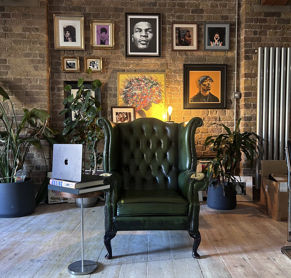 THE GREEN CHAIR 👀