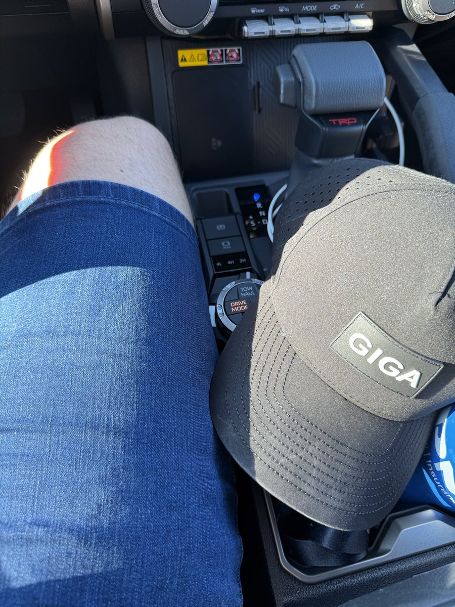 This is now a <a href="/Jisko1000B/">Jisko (gigachad arc)</a> alt $GIGA shill account (the jorts stay on)