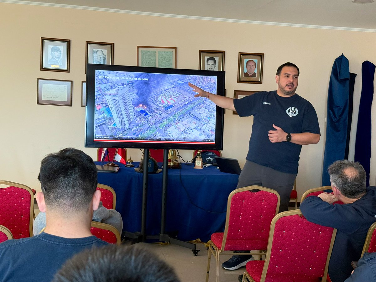 Nos encontramos analizando los últimos incendios en que la institución ha respondido en nuestra ciudad. Buscamos la mejora profesional, continua y el permanente fortalecimiento de nuestra seguridad operacional.  #Iquique #BomberosIquique #Dalmacia5 <a href="/cbi_iqq/">Cuerpo de Bomberos de Iquique</a>