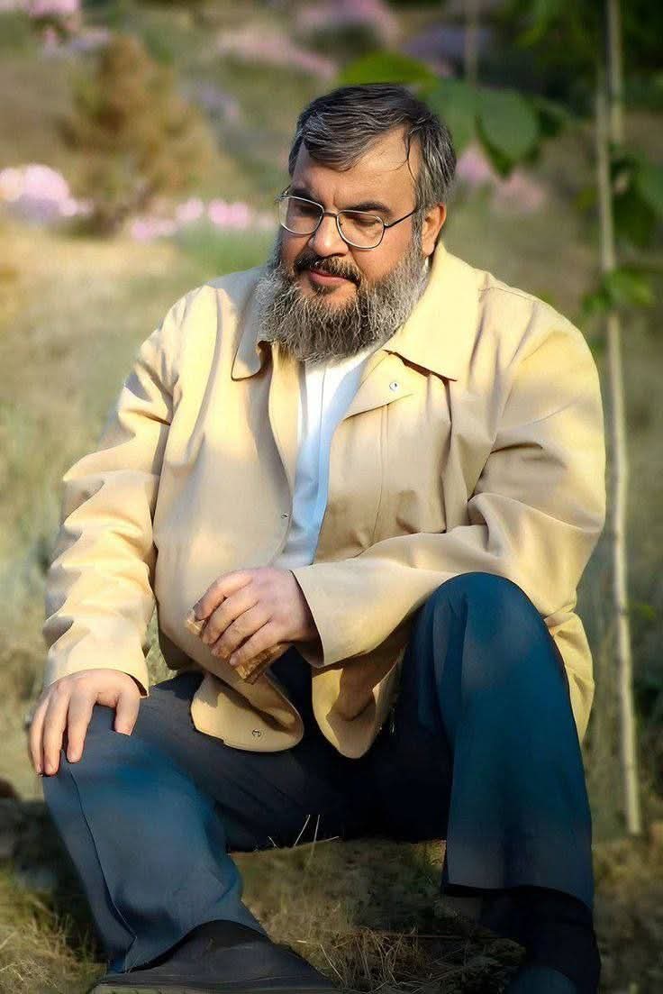 كان سلام الله عليه داعـ س على اكبر كبير من موظفي السفارات الي اصبحو مسؤولين الان في لبنان للاسف.