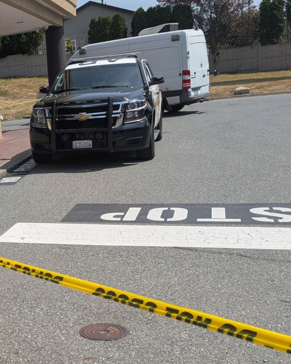 AbbyPD Responds to Random Stabbing of Shop Owner

Abbotsford, BC – August 9th – At approximately 9:42 a.m., Abbotsford Police Patrol Officers responded to a report of a stabbing at a business located near the intersection of Townline Road and Maclure Road.

Upon arrival, first