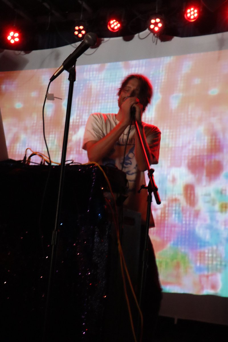 Fake Fever killing it at Day 2 of #FlamingoFest2025 
📸 by Augnos &amp; <a href="/videodrome_tv/">VideodromeTV</a>  🌟

<a href="/MyPetFlamingoUK/">MyPetFlamingo</a>