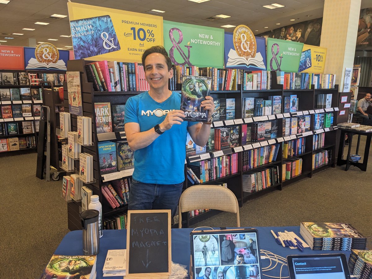 Wonderful to meet a local author at a book signing in Corona, CA. Make sure to check out his new graphic novel. <a href="/richardhdent/">Richard Dent</a>  #authorinspiration #Authorsigning #Writerscomminity