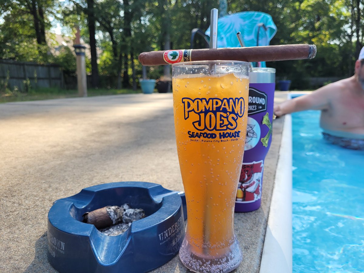 Bryan (@funkysmack) on Twitter photo Floating right along with a <a href="/joyacigars/">Joya de Nicaragua</a> Antaรฑo lancero and hydration.
Team Poolsiiiiide!
๐๐จ๐ง๐น๐ Floating right along with a <a href="/joyacigars/">Joya de Nicaragua</a> Antaรฑo lancero and hydration.
Team Poolsiiiiide!
๐๐จ๐ง๐น๐