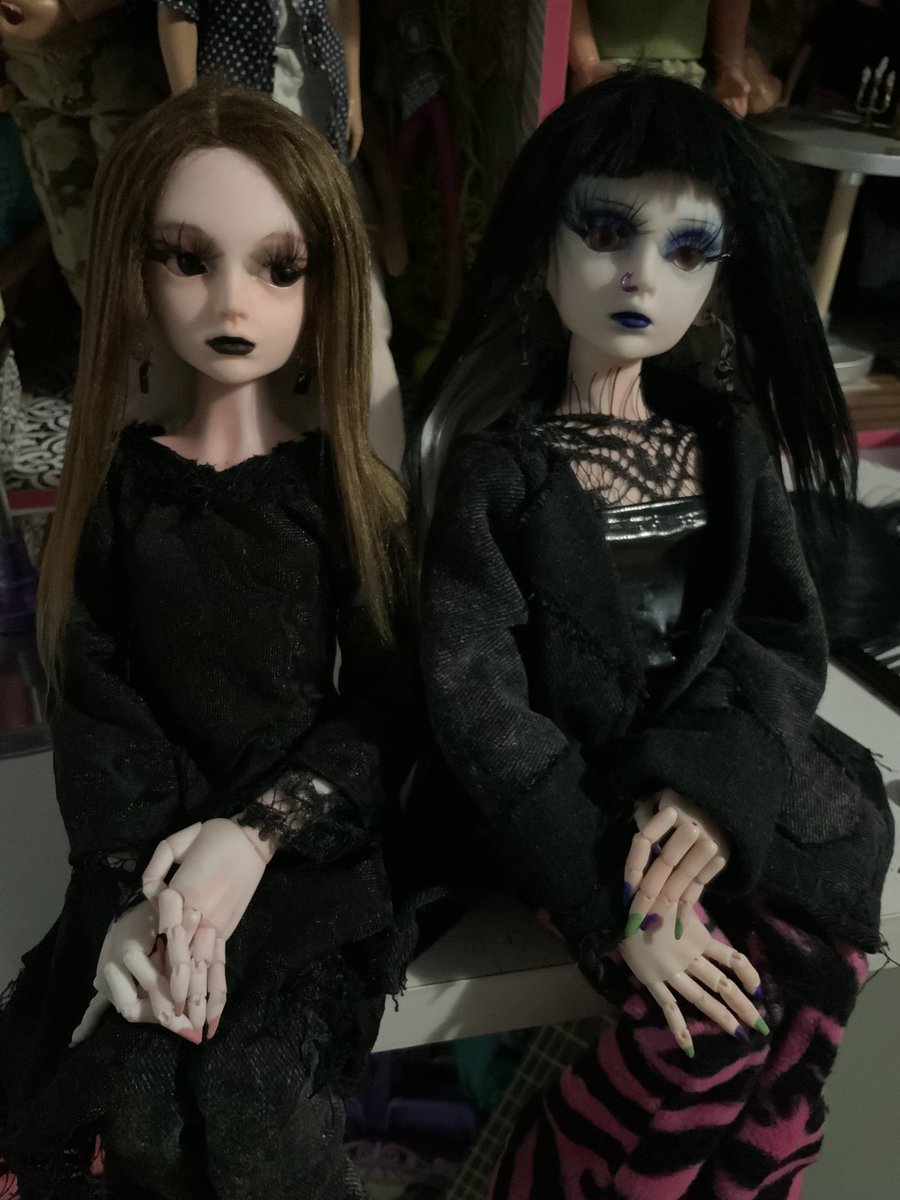 TVoznesensky's tweet photo. Sydney &amp; Florett #BJD #Dolls #Goth #Punk #PostPunk #PinkZebraPrint #Pastel #2021 https://t.co/6NRWxKX1ac