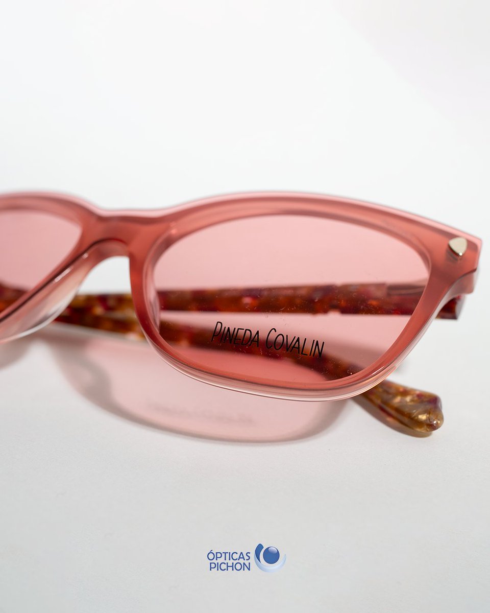 OpticasPichon's tweet photo. ✨ Eleva tu estilo y protege tu mirada ✨
Desde los sofisticados lentes de clip hasta el arte y diseño único de Pineda Covalin, tenemos el par perfecto para ti.
👓 Moda, comodidad y personalidad… todo en un solo lugar. https://t.co/P25NUczHKd