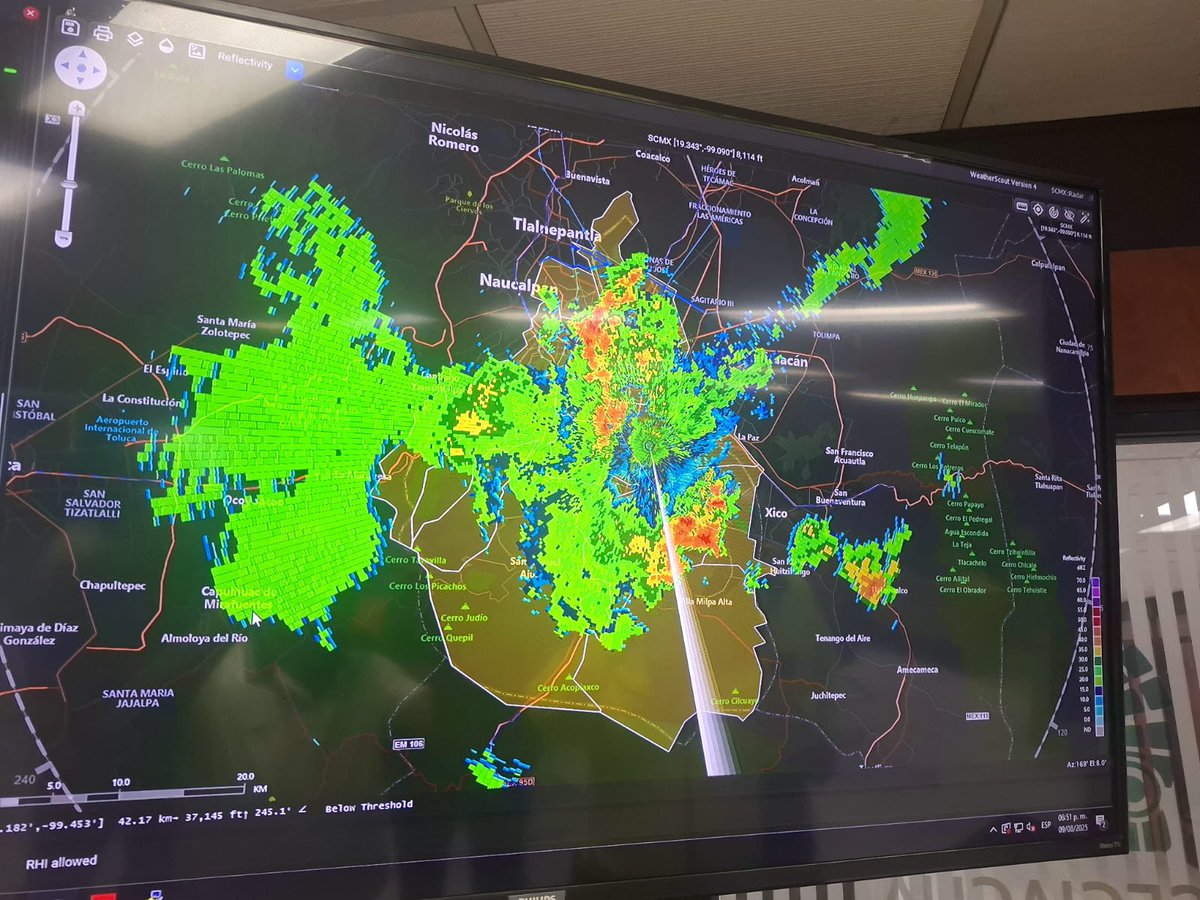 Continúan fuertes las lluvias en nuestra <a href="/BJAlcaldia/">Alcaldía de Benito Juárez</a>, los equipos de #BlindarBJ360 y #ProtecciónCivil360 están atentos para responder a las posibles contingencias.