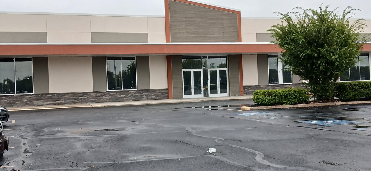 TakeBackNJ1's tweet image. .
vacant warehouses n vacant shops literally consume the #NewJersery landscape thanks to  .@GovMurphy  #Demorats liberal polices n the rest of #NJLegislaturds destruction of the #NJ economy 
.