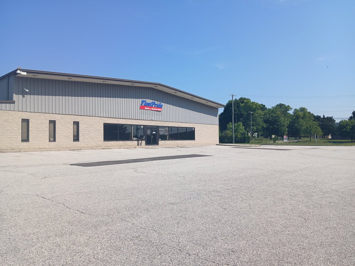 TakeBackNJ1's tweet image. .
vacant warehouses n vacant shops literally consume the #NewJersery landscape thanks to  .@GovMurphy  #Demorats liberal polices n the rest of #NJLegislaturds destruction of the #NJ economy 
.