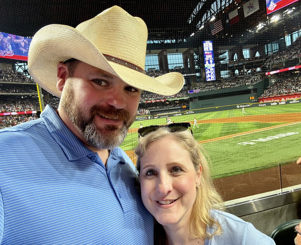 3 rows behind home! ⚾️