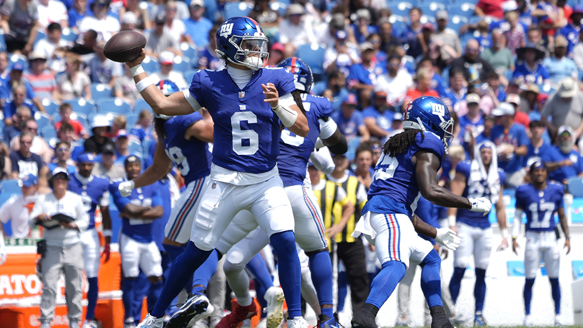 Jake Thompson (@jakethompsonon3) on Twitter photo Jaxson Dart made his anticipated NFL preseason debut on Saturday and impressed in the New York Giants win over Buffalo. Brian Daboll summed Dart's performance up after the game.
"Efficient. Effective. Agressive."
Story: on3.com/teams/ole-miss… Jaxson Dart made his anticipated NFL preseason debut on Saturday and impressed in the New York Giants win over Buffalo. Brian Daboll summed Dart's performance up after the game.
"Efficient. Effective. Agressive."
Story: on3.com/teams/ole-miss…