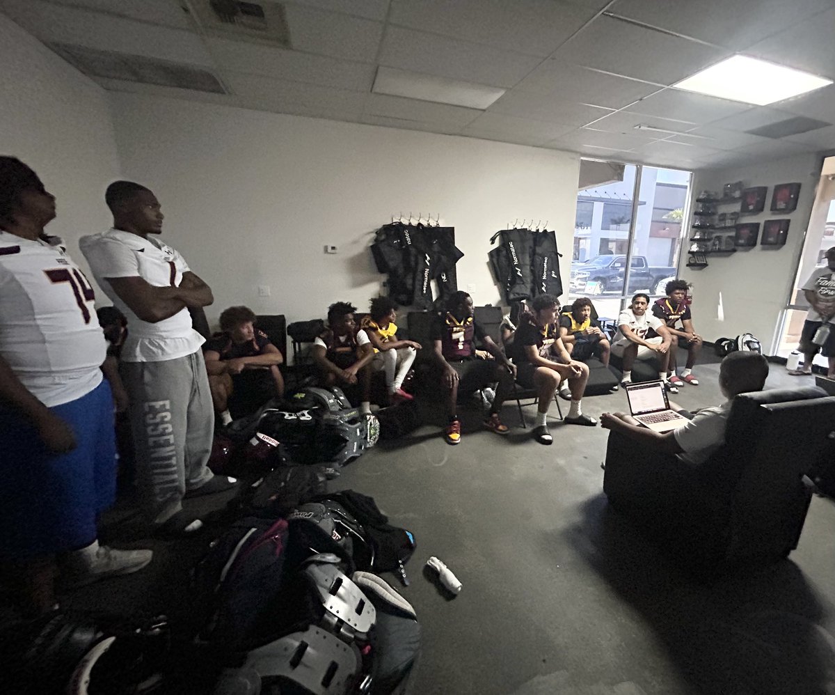 Great to catch up with <a href="/CoachJonRoberts/">Coach Jon Roberts</a> 🤝 It’s his 1st year at the helm of <a href="/MP_PrideFB/">Mountain Pointe Football</a> and his players had nothing but positive things to say when asked by <a href="/BJMedia1/">BJ Media</a> about the changes Coach Roberts has implemented. 

The prevailing theme in the interviews was they have week 5