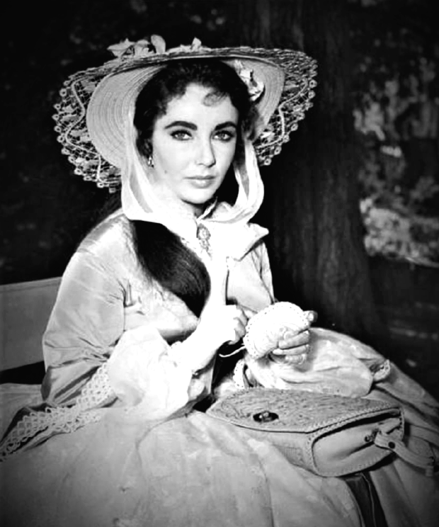 OldHollywoodLov's tweet photo. Elizabeth Taylor on the set of #RaintreeCounty in 1957.   #TCMParty https://t.co/g0q3PHGCWX