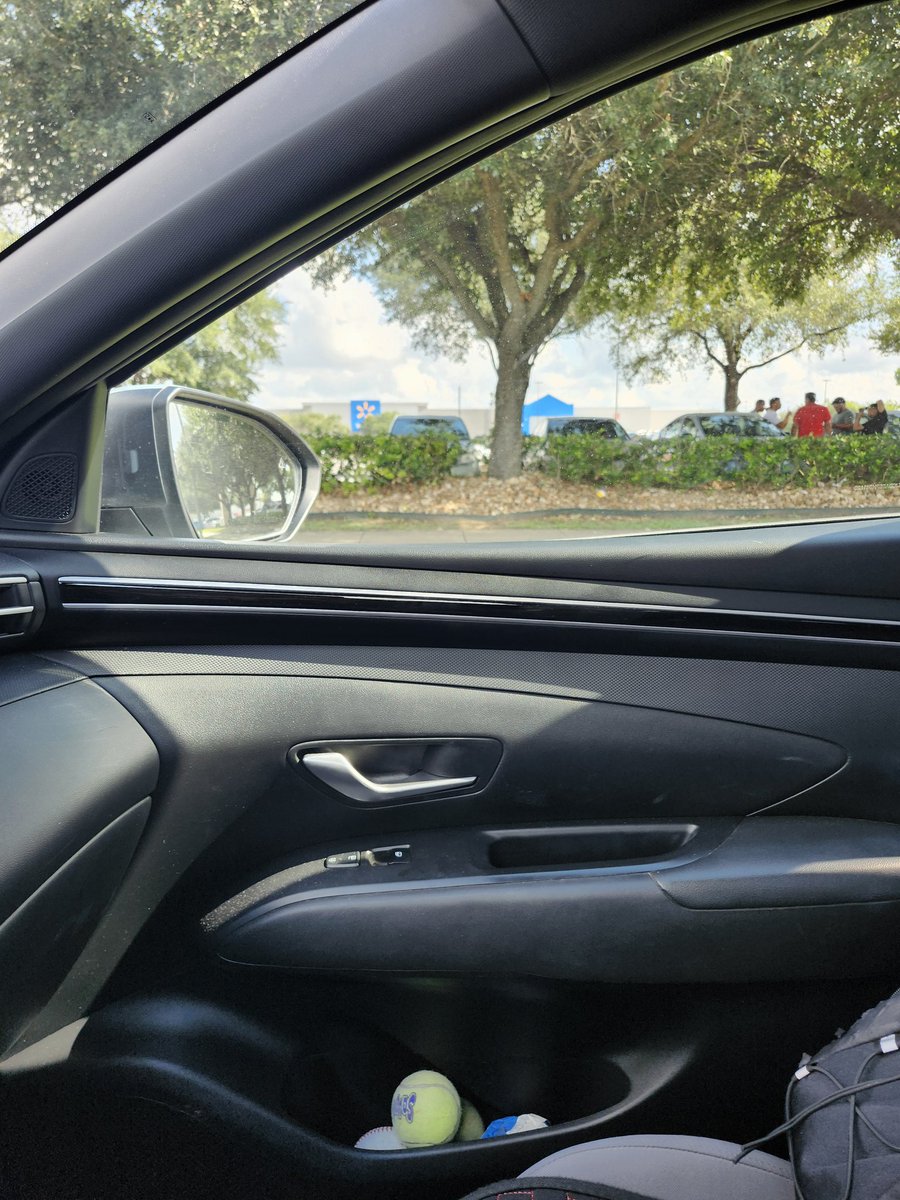 Asi es como trabajan los Venezolanos en USA. Despues se quejan.