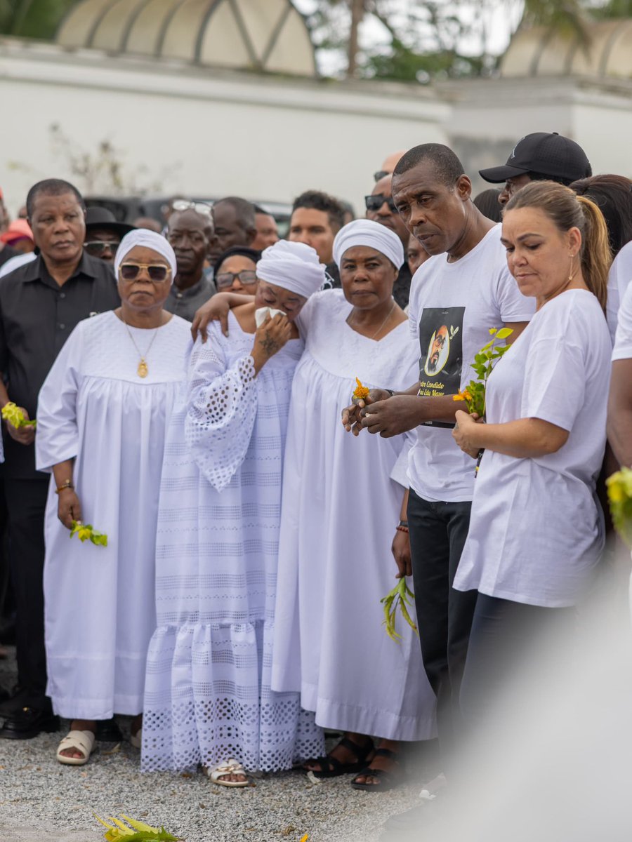 Hoy nos hemos despedido de Pedro Cándido Tomó Maye, conocido cariñosamente como Lolo. No fue solo un miembro de la familia, sino una persona profundamente querida. Su partida temprana nos recuerda que la muerte no entiende de edades y que lo único que realmente perdura es el