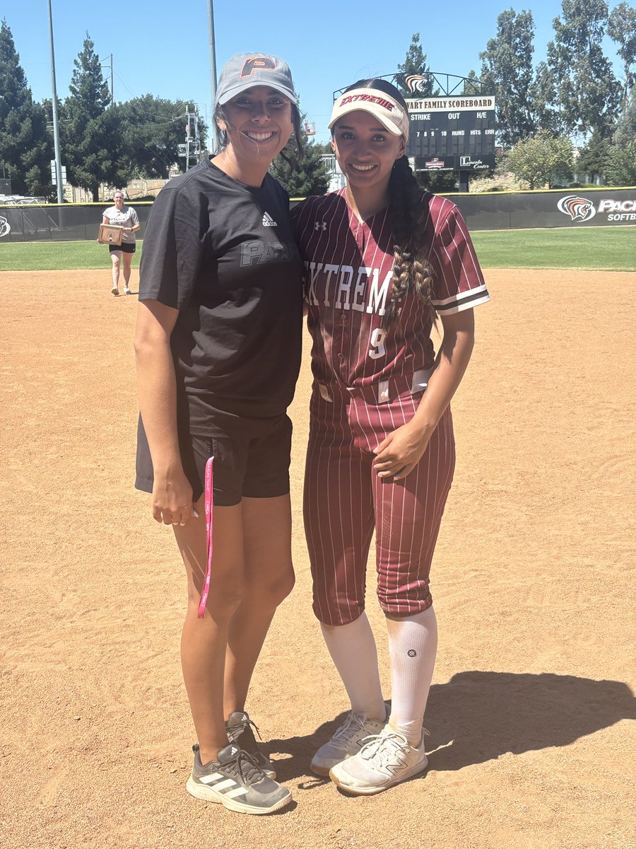 siennarios2027's tweet photo. Thank you @CoachRodz_ and @laniricketts10 for a great camp today, I loved learning more about the program! 
@PacificSoftball @ExtremeSoftbal @GWilles2027 @JadeOrta34313 https://t.co/N9x3xW2OMM