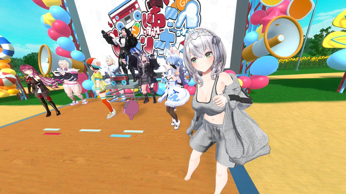 ぺこマリ体操 ぺこマリ体操前のオフショットではティアラない