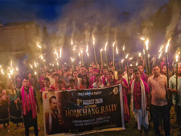 ani_digital's tweet photo. TIPRA Motha Party held massive Homchang Rally in Agartala demanding immediate conduct of long-pending VC elections
Read @ANI Story |
https://t.co/HofDLuhX1j
#TIPRAMothaParty #HomchangRally #Agartala #VCElections https://t.co/5ZfkFaOMbi