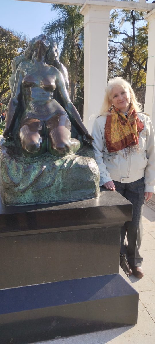 NarvajaSyl46261's tweet image. BUENOS AIRES, ARGENTINA!
HOY SÁBADO DE SOL EN EL ROSEDAL!
Estuvimos buscando una estatua llamada "El Beso" para nuestro nuevo libro, "Mil formas de morir de amor", que está próximo a salir, pero no la encontramos....¿quien no se ha sentido, en algún momento, morir de amor?