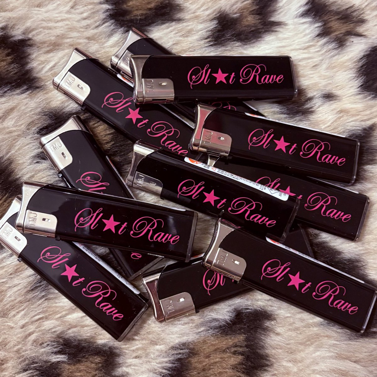 SL⭐︎T RAVEライター作ってみた
今日エンターにゲットしにきてね^_−☆