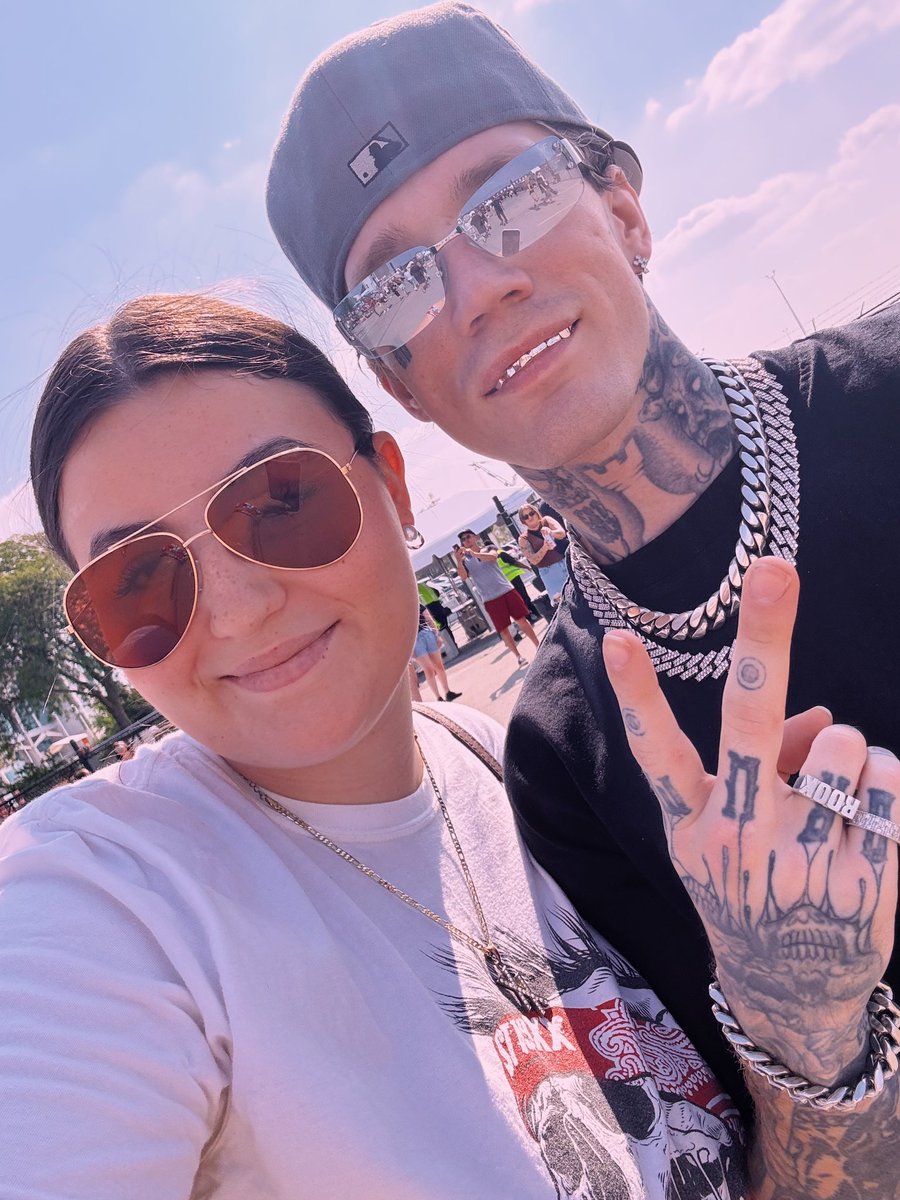 carlydurant_xx's tweet image. the best place with the best people 🫶 #est4life love you guys sm (had to repost x took it down)