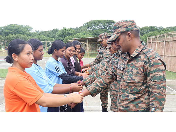 ani_digital's tweet photo. Tripura: Red Shield Gunners celebrate Raksha Bandhan with school children
Read @ANI Story |
https://t.co/eqjRRK97qA
#Tripura #RedShieldGunners #RakshaBandhan #SchoolChildren https://t.co/er7329hi7c