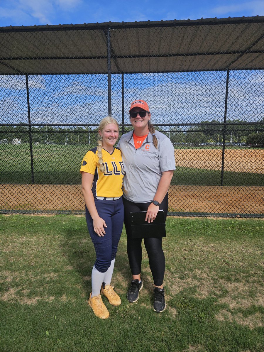 Natalie_Farlow's tweet photo. Huge thanks to all the coaches who came out to the DSCD clinic today! I had lots of fun and got some great feedback! Can't wait to work with yall again!
@llgfarlow @Org_LLG 
@CoachStevess @CSUBucsSoftball 
@ellachancey16 @GamecockSoftbll 
@GoCamelsSB @hansparks4 @Winthropsoftbal https://t.co/USLgaaV1St