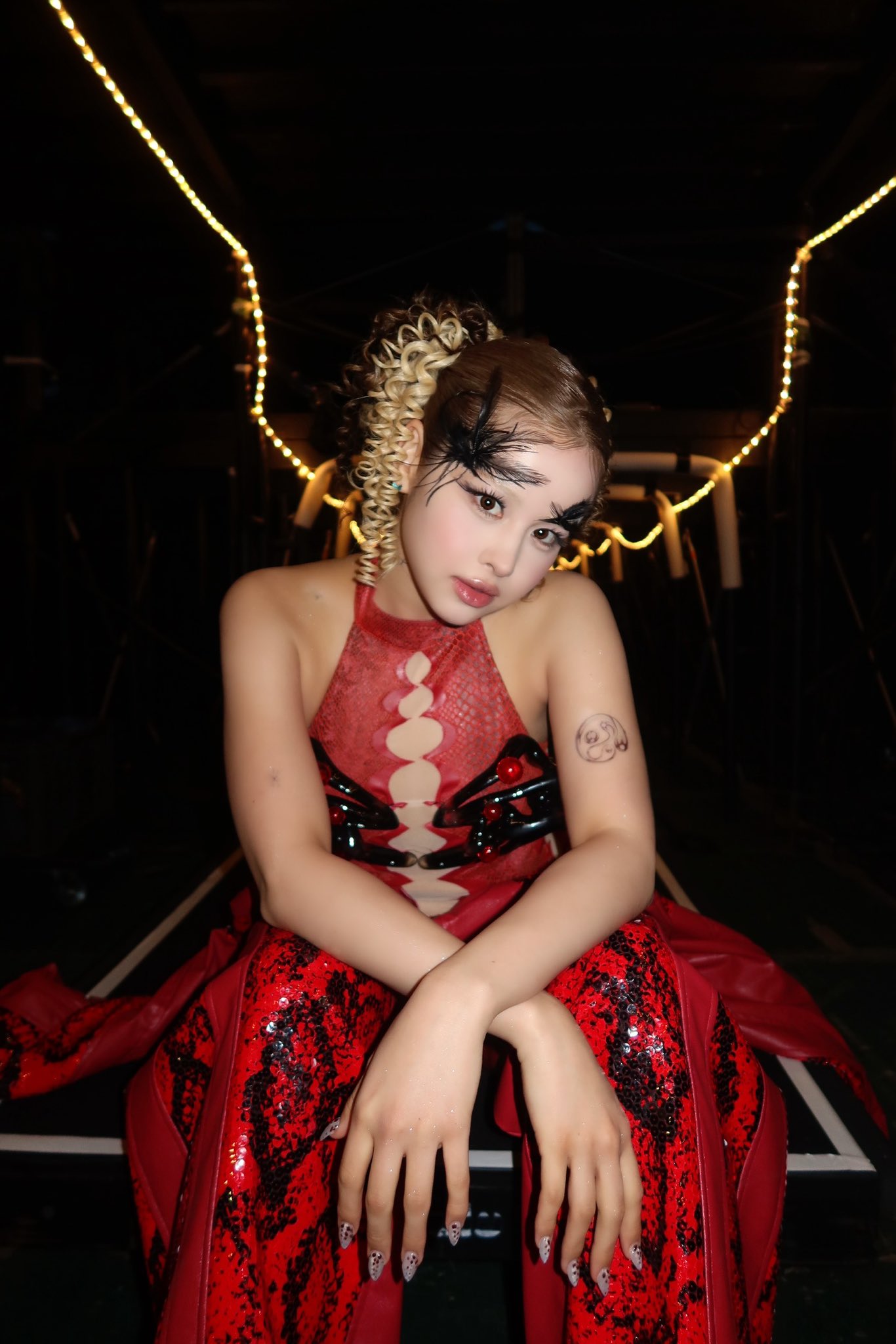 アイドル XG\"The first HOWL\"FINALVintageCrewNeckT XG 