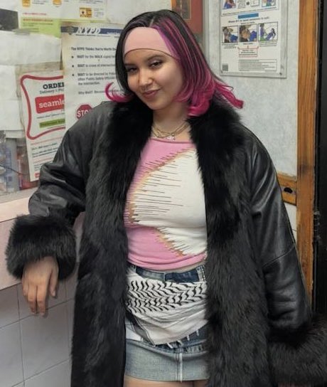 🚨 MEET IMAN ABDUL
Former youth organizer for AOC.

She posted the exact location of a Brooklyn high school with a large Jewish student population.
She told her 25K followers to “ATTACK.”

Next day? NYPD arrested her.
Terrorism charges.

FAFO. 💥