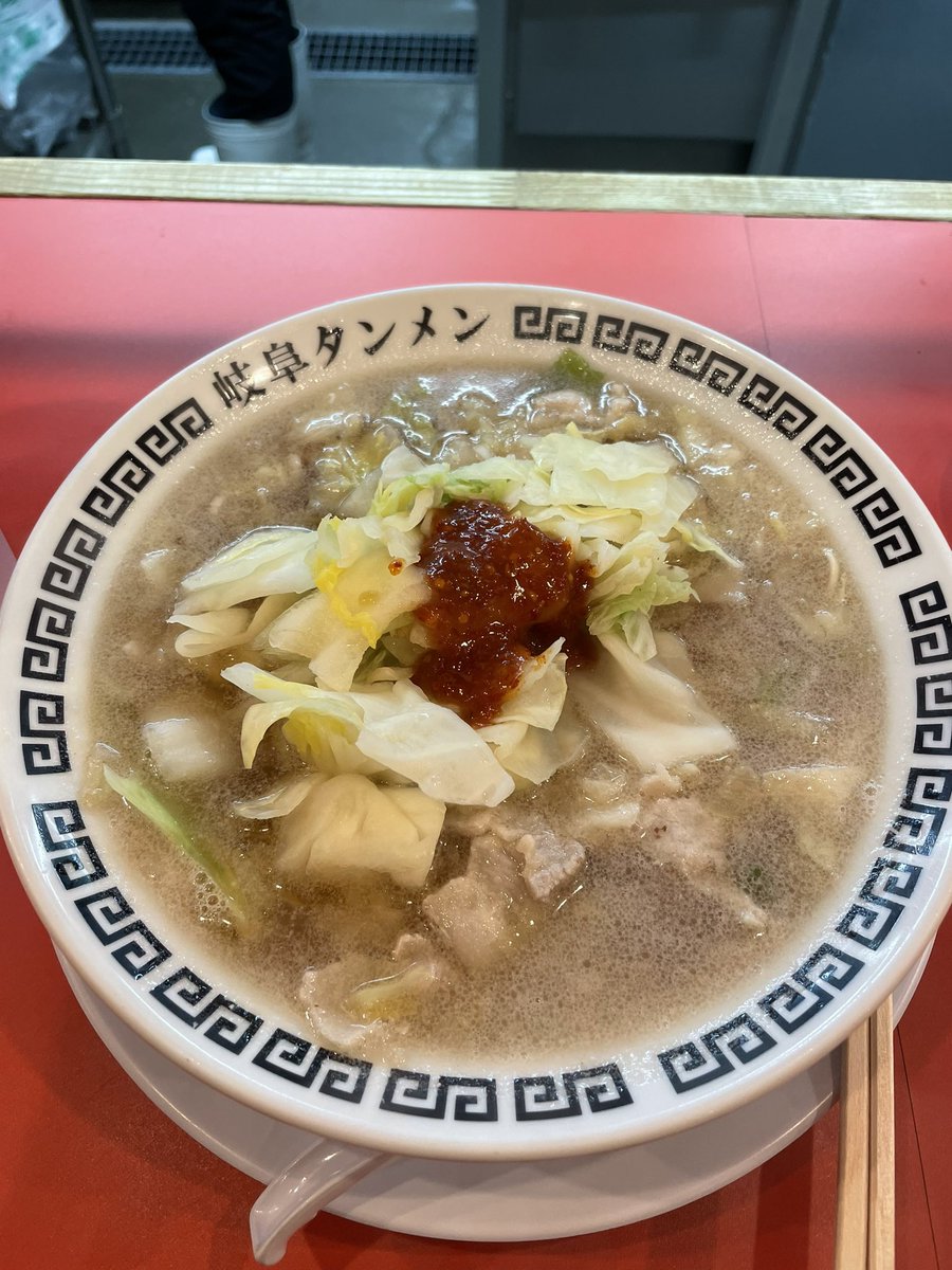 どれだけ綺麗事を並べても、
どれだけ分厚いメッキを纏っても

ガチってない人の言葉ほど
薄っぺらいものはない。

情報弱者であればあるほど、
騙され、後悔して沈んでいく。

何かにガチってる、
夢中になっている姿を見せてこそ、
そこに人は付いてくるし
初めて説得力も出てくるってもんだよ。