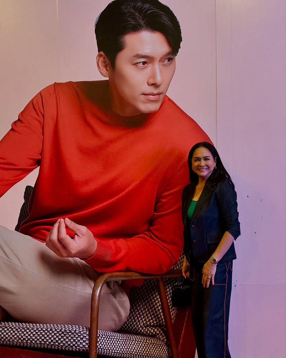 ABSCBNNews's tweet image. Ma'am Charo Santos-Concio in her "mega fangirl" era💓
After five years of being a fan, the screen veteran finally met "Crash Landing on You" star Hyun Bin on Friday.
"CLOY saved me during the pandemic in more ways than one. I’ll admit it!" she said.
(📷: Charo/ Instagram)…