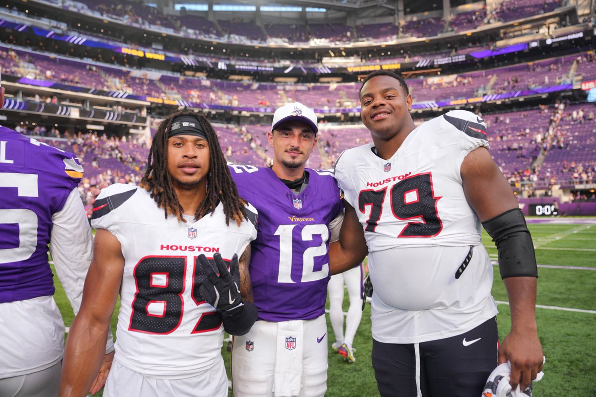 Minnesota Football (@gopherfootball) on Twitter photo NFL Debuts! 🤩〽️ #pROWGophers
<a href="/25DanielJackson/">Daniel R Jackson9️⃣</a>
<a href="/maxtbro/">Max Brosmer</a>
<a href="/Aireontae_69/">Aireontae L Ersery</a>
#RTB #SkiUMah #Gophers NFL Debuts! 🤩〽️ #pROWGophers
<a href="/25DanielJackson/">Daniel R Jackson9️⃣</a>
<a href="/maxtbro/">Max Brosmer</a>
<a href="/Aireontae_69/">Aireontae L Ersery</a>
#RTB #SkiUMah #Gophers