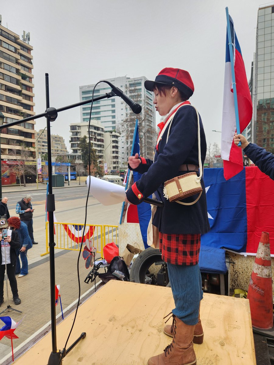 Bego Milla 🇨🇱☭⃠ (@begomilla) on Twitter photo Hoy en la manifestación,
aún con un día muy helado, llegaron poco + de 80 personas.
Asi la Marea Patriota crece
Hoy nos visitó una Cantinera de la época de la Guerra de Pacífico quien nos trajo su historia Patriota
<a href="/LaMareaPatriota/">La Marea Patriota - Manifestación Sábado 9 Agosto</a> somos los chilenos de corazón q amamos CHILE Hoy en la manifestación,
aún con un día muy helado, llegaron poco + de 80 personas.
Asi la Marea Patriota crece
Hoy nos visitó una Cantinera de la época de la Guerra de Pacífico quien nos trajo su historia Patriota
<a href="/LaMareaPatriota/">La Marea Patriota - Manifestación Sábado 9 Agosto</a> somos los chilenos de corazón q amamos CHILE