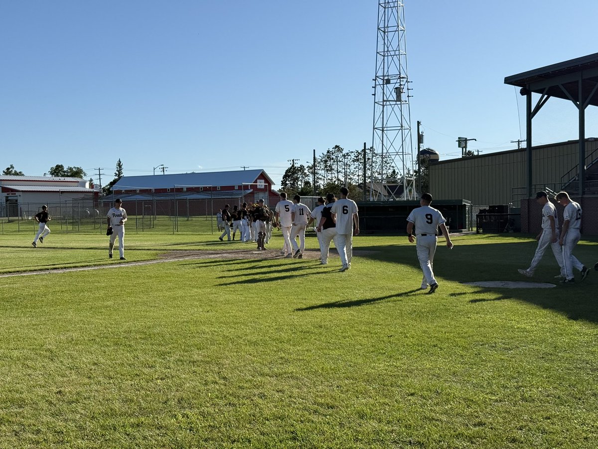 FINAL: Urbank 6 Perham 1

Pirates had 8 hits but could only get one guy home. The Bombers are going to state. Perham’s season comes to an end. They finish with a 14-6 record.