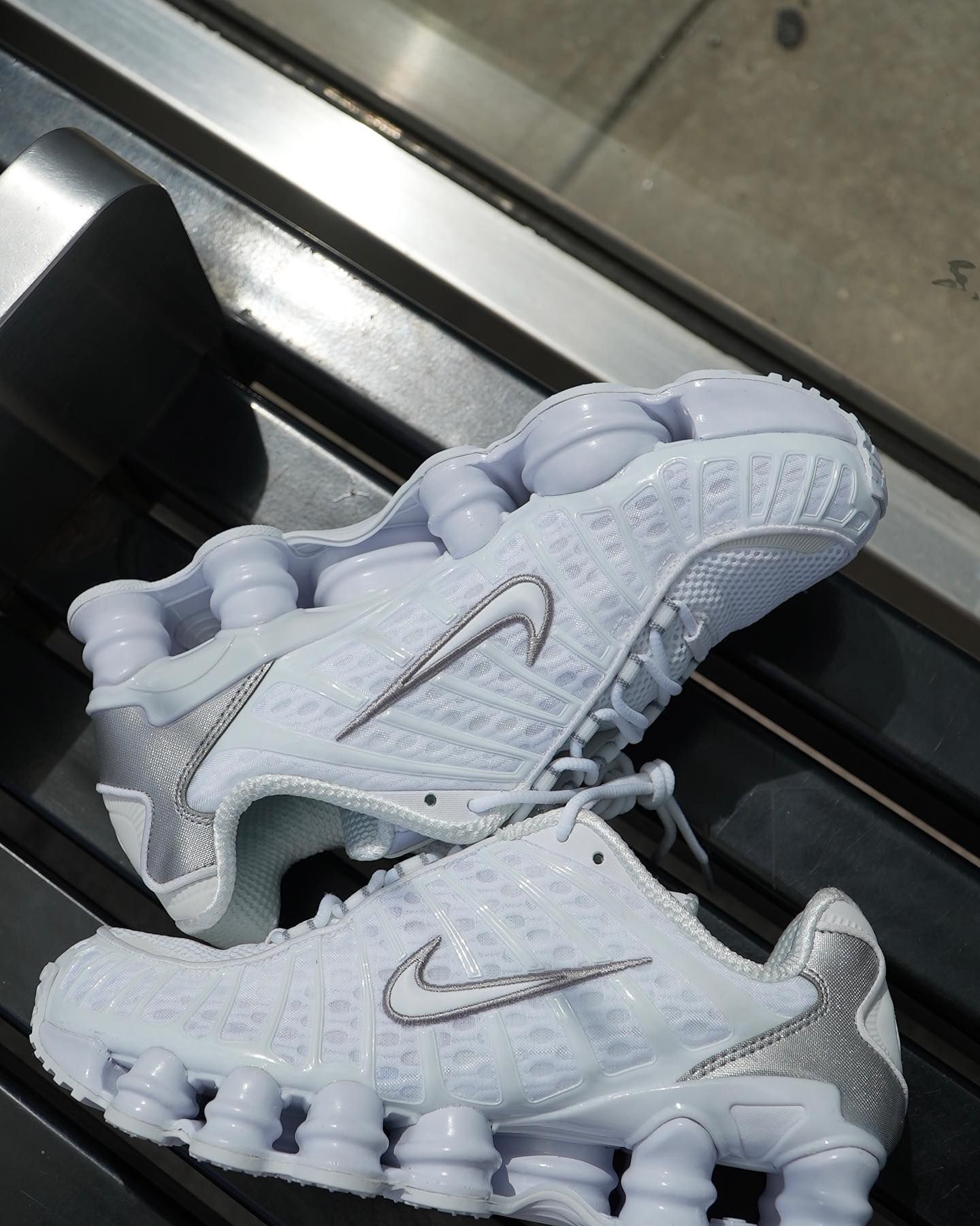 Nike shox チェーンカスタム コムデギャルソン × ナイキ ショックス【5/26発売