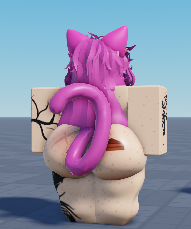 she's pink now, also slightly reworked haircut....... (dont mind the face she's cold ❄️)