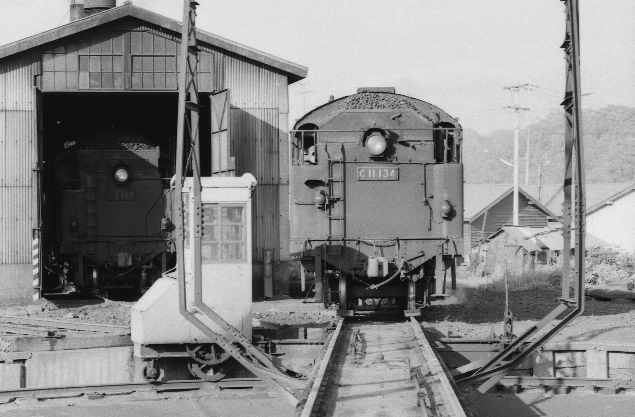 昭和43年　国鉄軽作業用保安帽　釧路鉄道管理局タオル　釧路機関区案内冊子付。 昭和43年国鉄軽作業用保安帽釧路鉄道管理局タオル釧路機関区案内