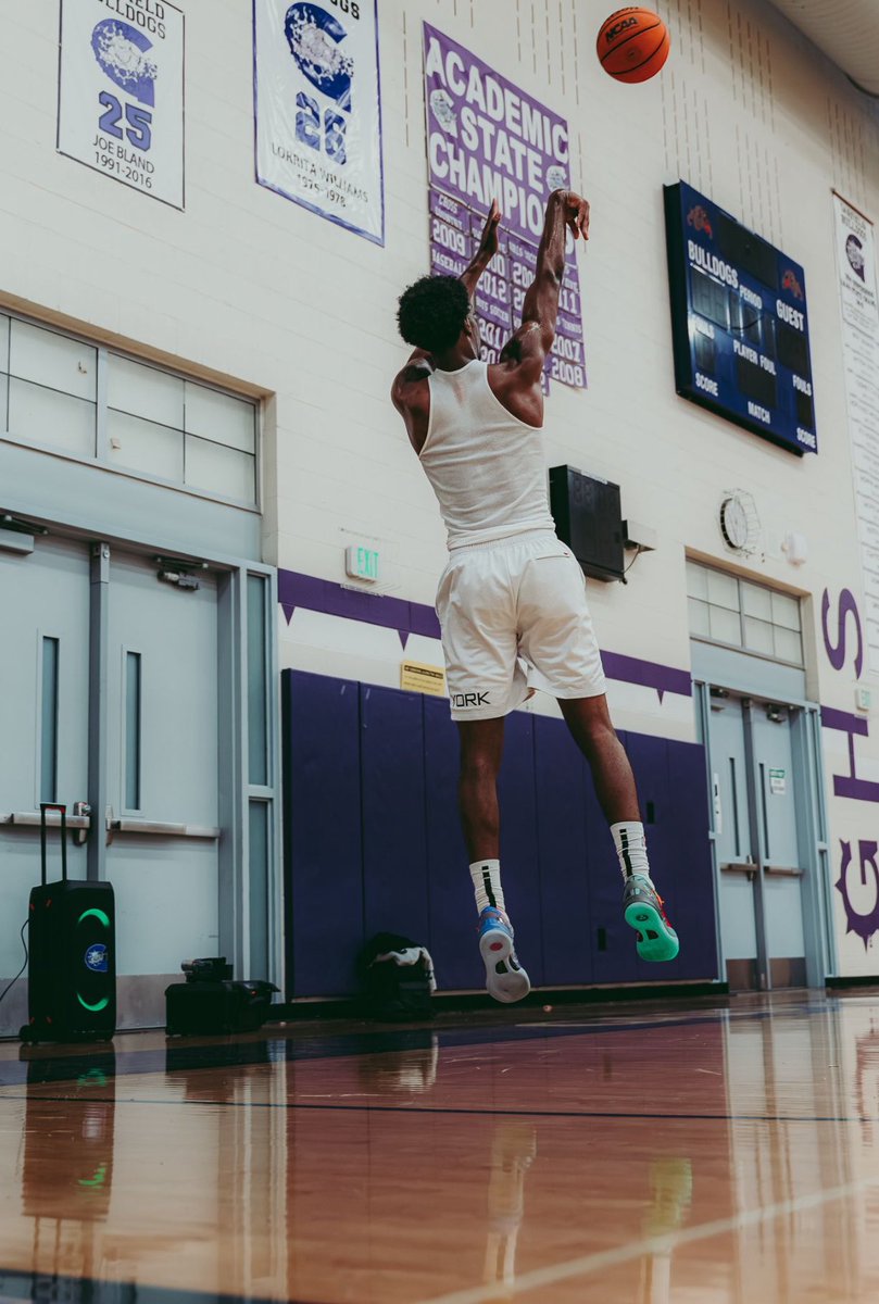 Black Smiley (@blacksmi1ey) on Twitter photo 