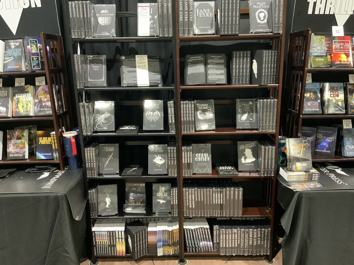 JumpmasterPress's tweet image. Good day at Oklahoma Comic Con.  Day 2 tomorrow!!