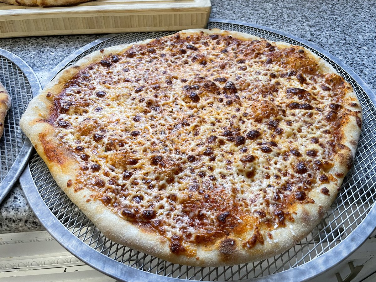 Texas_Hoosiers's tweet image. Finally got to try out my new pizza steel. It ain’t John’s of Bleecker but it’s the best you’re gonna find in San Antonio - and most importantly, my daughter fucking loves it. #pizzapics