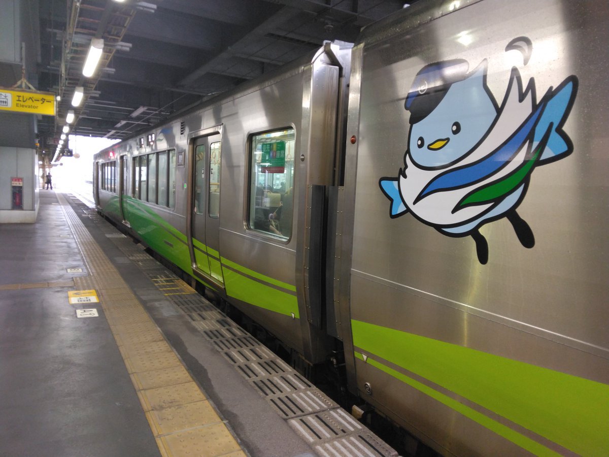 高岡駅から富山駅へ。 #あいの風とやま鉄道 の #鉄印 を入手
実は高岡駅でも手に入るのですが、時間が浮いたのと駅メモのチェックインもしたかったので、マイカー置きっぱで寄り道です