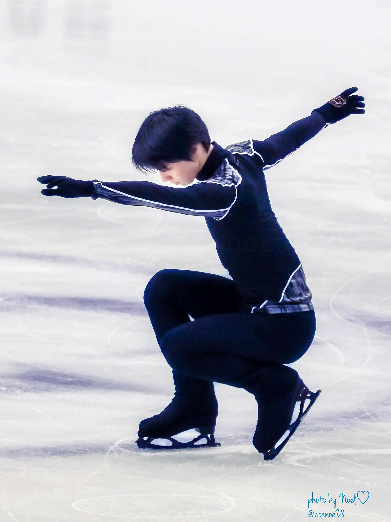 羽生結弦　膝をついて祈る姿　プロローグ 20221104s00079000533000p_thum.webp